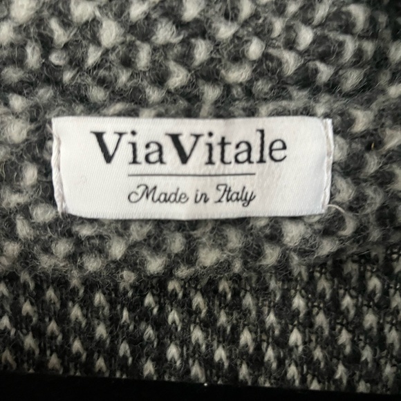 Via Vitale Gray and White Coat | Made In Italy | Size Large - Picture 2 of 4